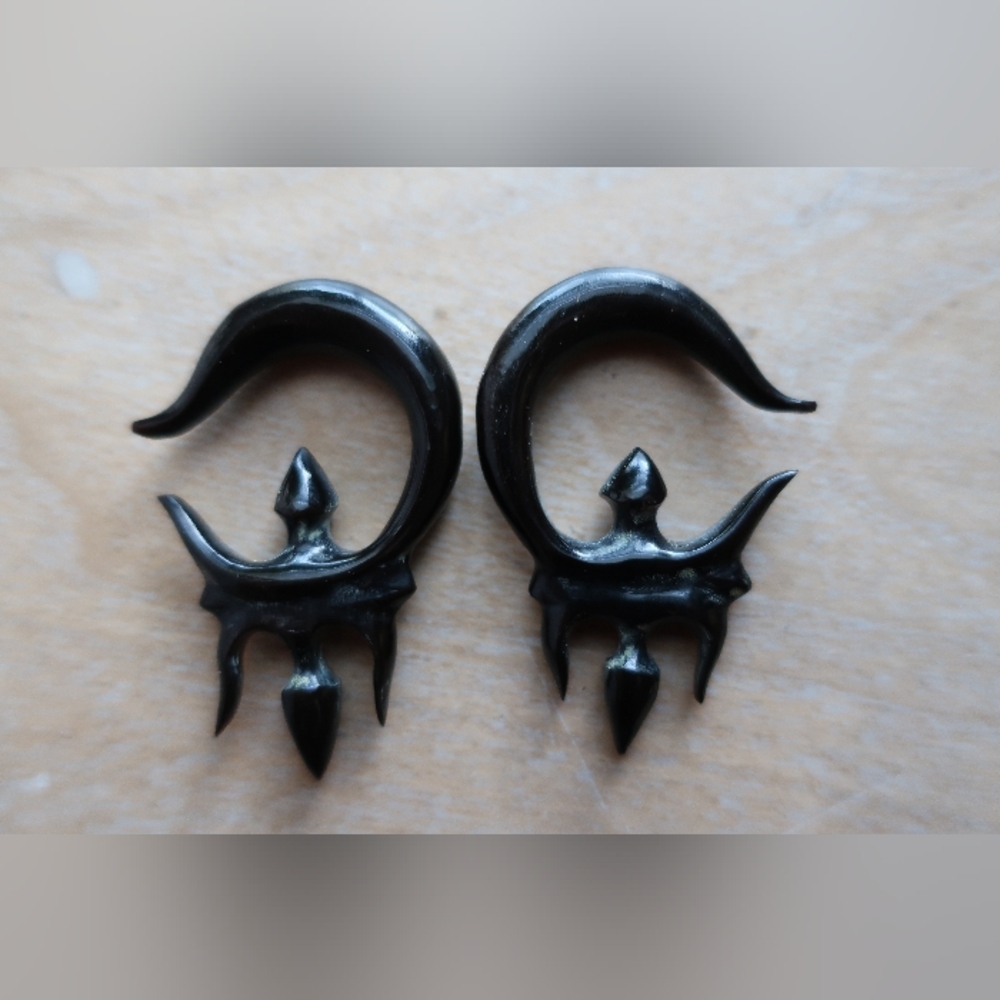 Handmade horn ear hangers, 7mm or 0g minimum to wear